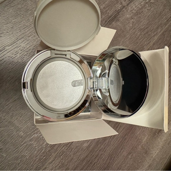 Brand new - chantecaille future skin cushion - Picture 2 of 6